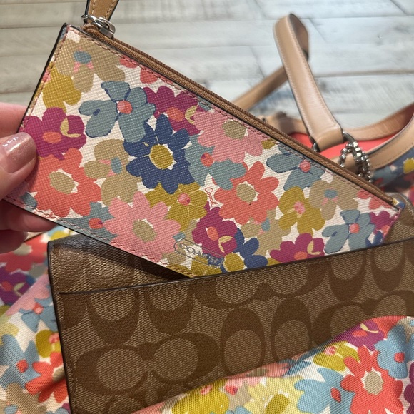 Authentic COACH Handbag and matching wallet - EUC! - Picture 10 of 11